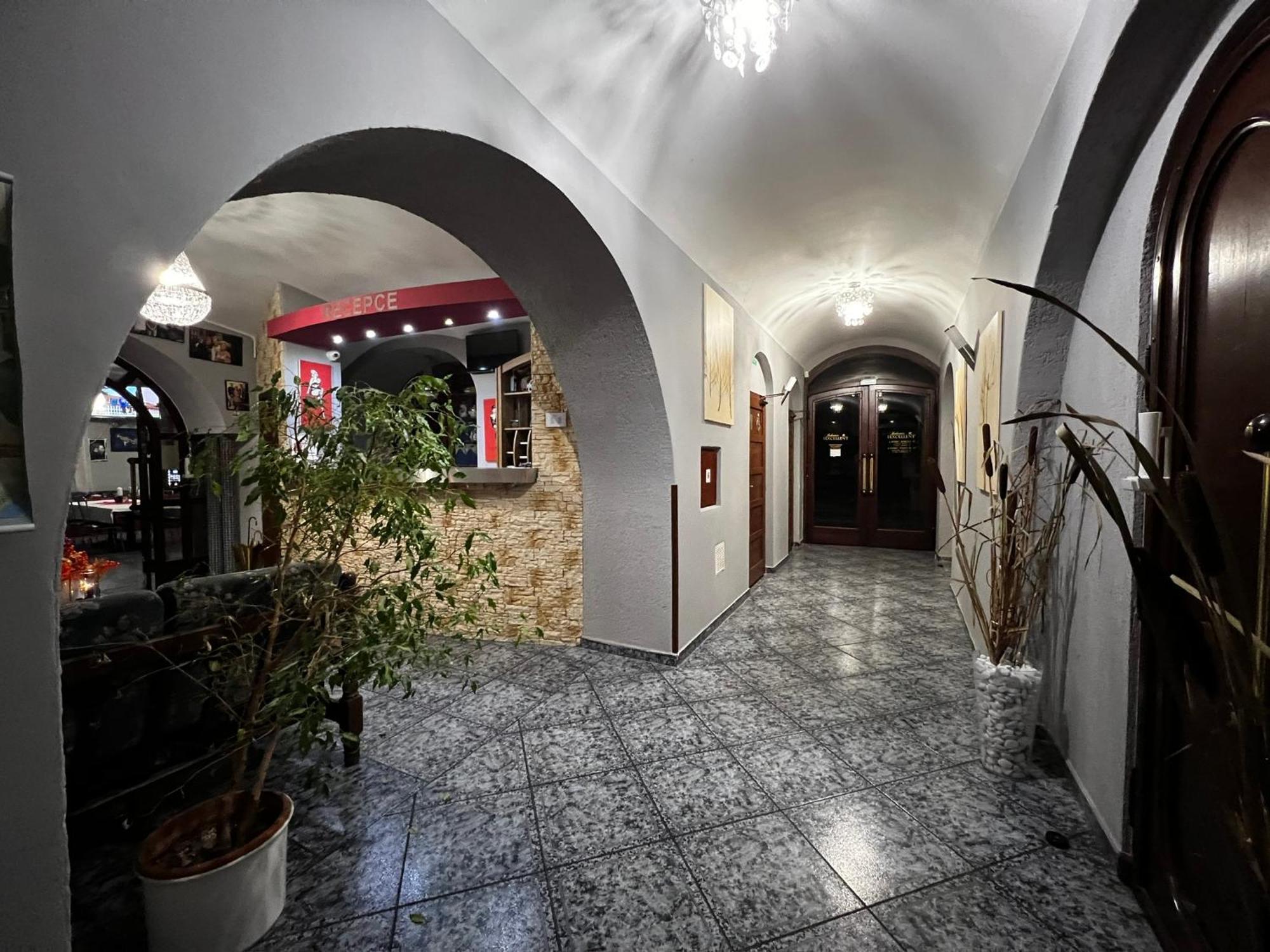 Hotel Bohemia Excellent Klasterec nad Ohri Exterior photo